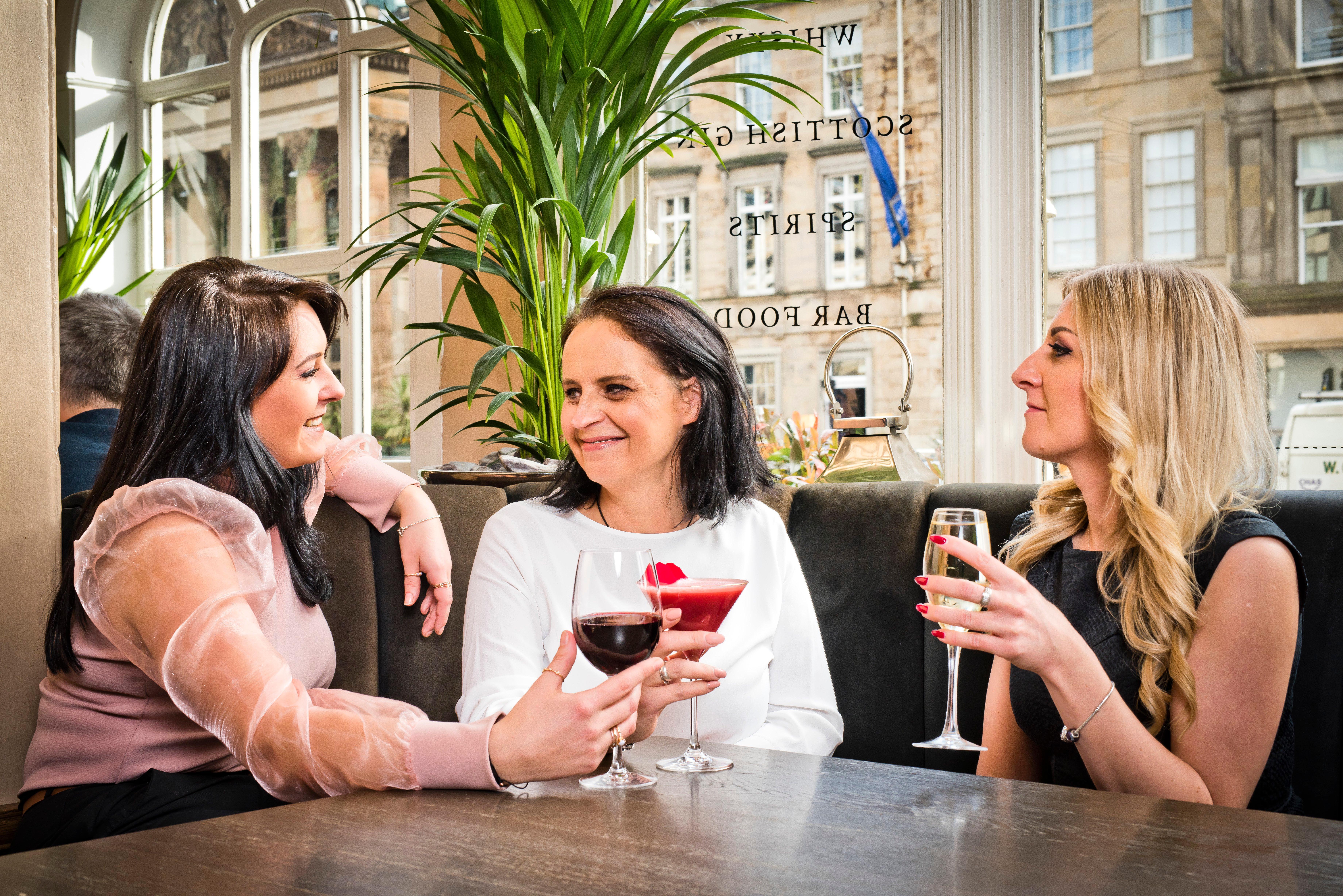 Intercontinental Edinburgh The George By Ihg Hotel Ngoại thất bức ảnh The 2019 hosts: (left to right) Victoria Swarovski, Mareile Höppner and Mareile Höppner