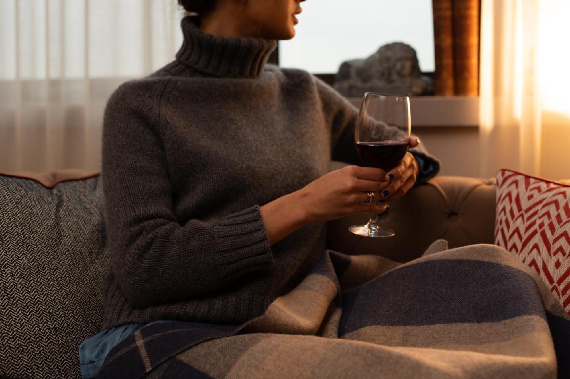Intercontinental Edinburgh The George By Ihg Hotel Ngoại thất bức ảnh A woman wearing a turtleneck