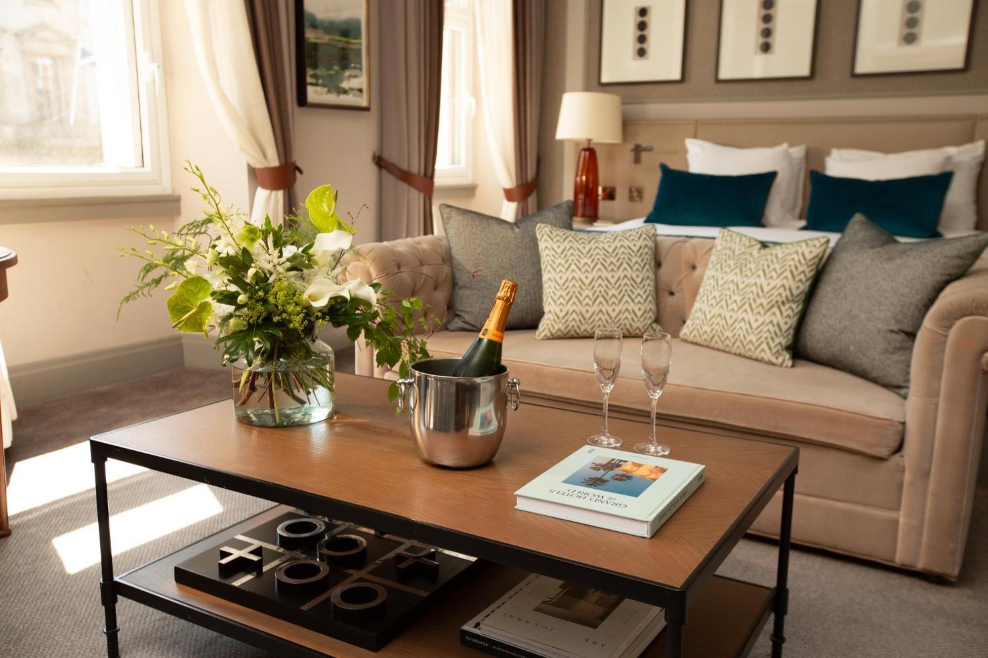 Intercontinental Edinburgh The George By Ihg Hotel Ngoại thất bức ảnh A suite at the hotel